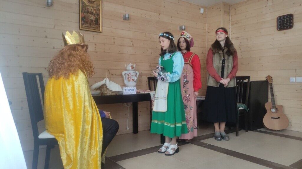 1 мая воспитанники Воскресной школы Храма паса Нерукотворенного Образа показали спектакль «Пасхальная сказка».