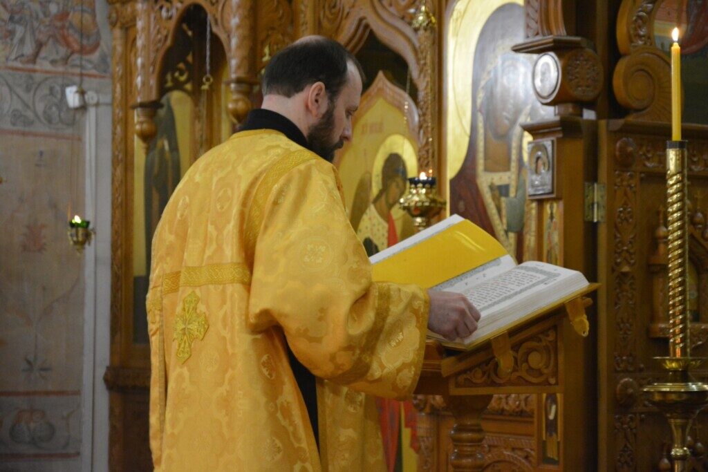 Мощи Святителя Николая посетили Храм Спаса Нерукотворенного Образа города Кировск