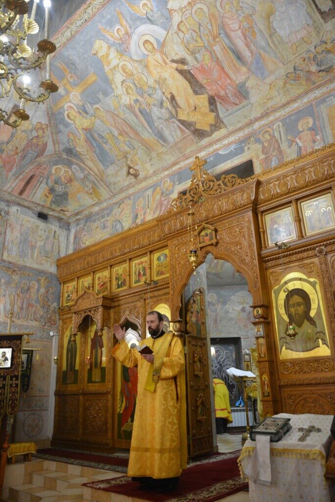 Мощи Святителя Николая посетили Храм Спаса Нерукотворенного Образа города Кировск